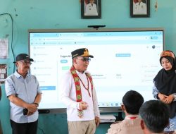 Gubernur Kalteng Tinjau Papan Tulis Digital di SMKN 1 Hanau, Dorong Akselerasi Pendidikan di Wilayah Barat